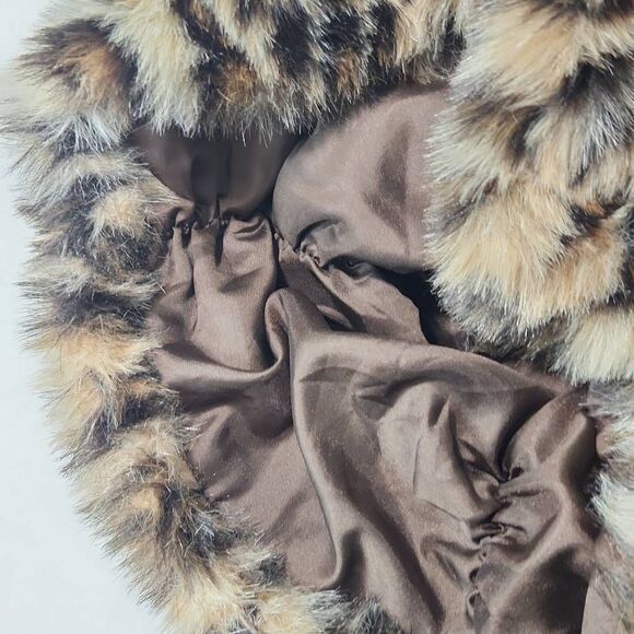 Red by Saks Fifth Avenue Women's One Size Leopard Print Acrylic Scarf - Picture 6 of 9